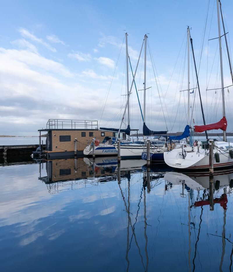 Houseboat 'de Arne' Arnemuiden