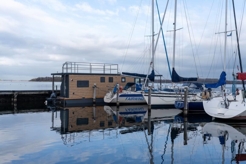 Houseboat 'de Arne' Arnemuiden